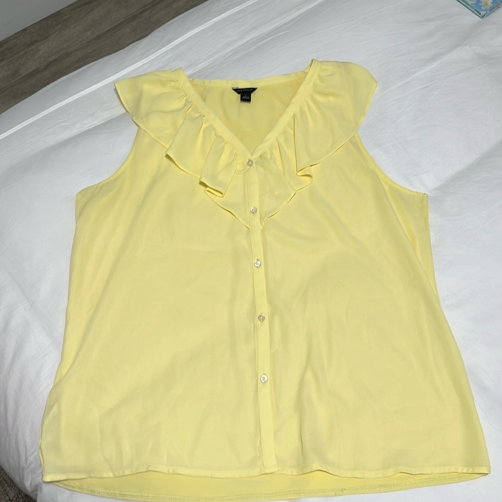 Beautiful Ann Taylor yellow flirty sleeveless top in size large